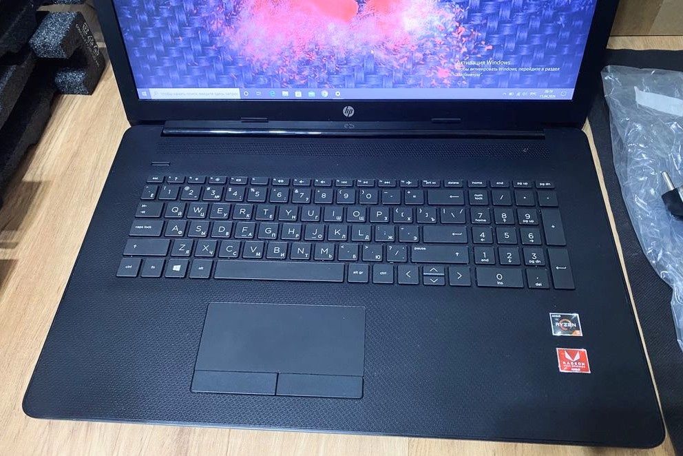 HP 17,3" на Ryzen 5 та 750Гб/8Гб DDR4