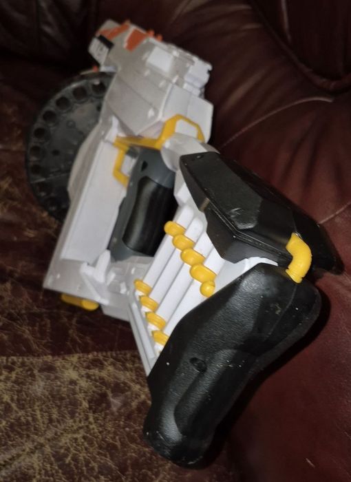 Іграшковий пулемет Nerf Ultra.