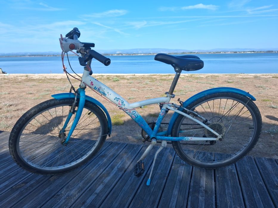 Vendo bicicleta  menina  b'twin