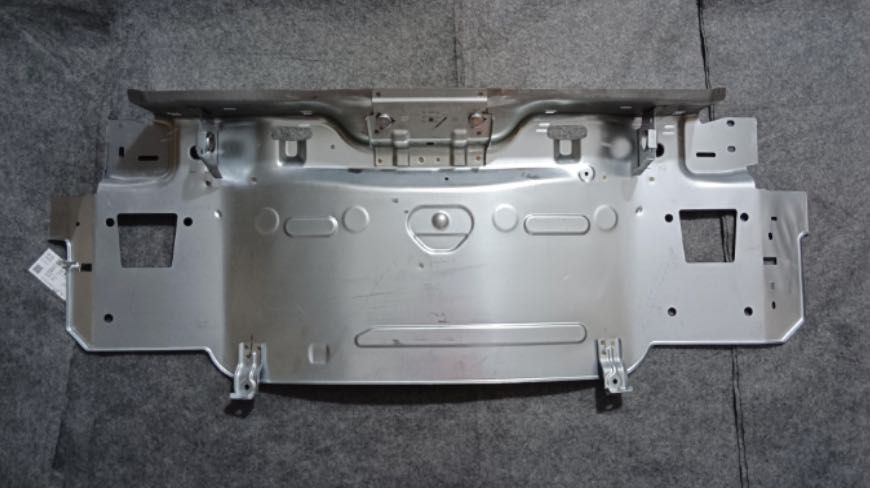 VW ID4 задня панель,   є інші запчастини ID4 ID6 ID3 UNIX Lavida