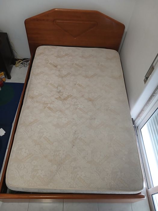Cama Semi-Casal/Colchão + Cama