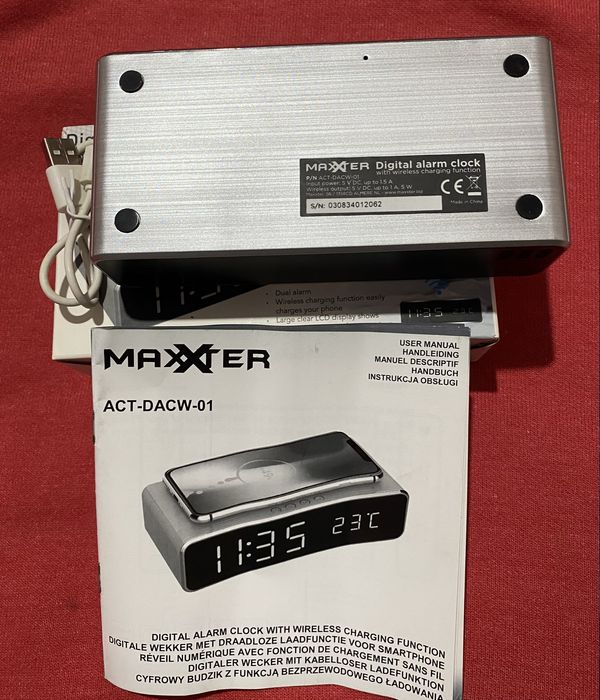 Digital Alarm Clock with Wireless Charging Function445943250734950402