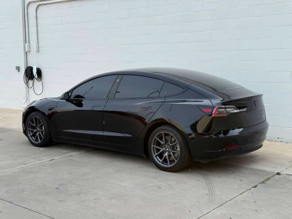 Tesla Model 3 Long Range      2022