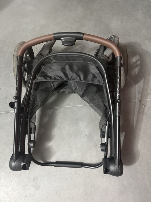 Carro bebe  MAXI-COSI como novo . Usado 3-4 meses