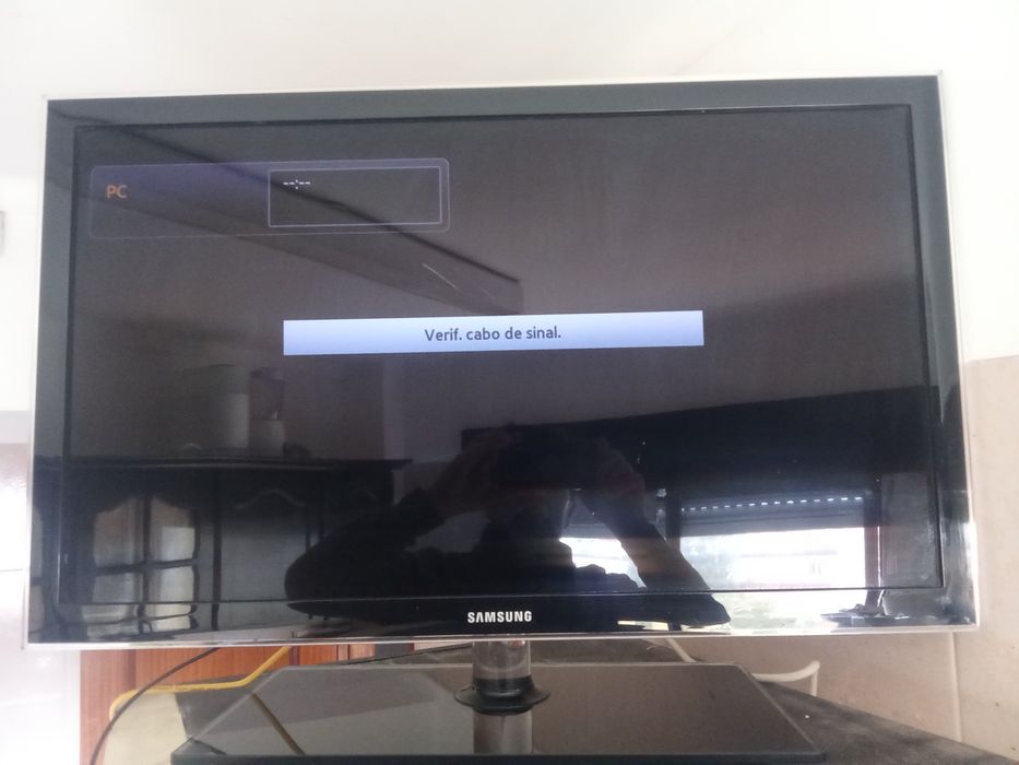 Televisão Samsung  com comando