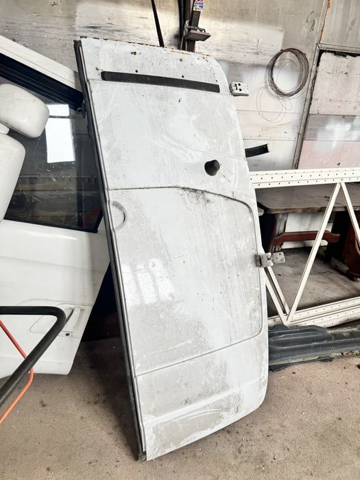 Задні ліві двері Sprinter 906