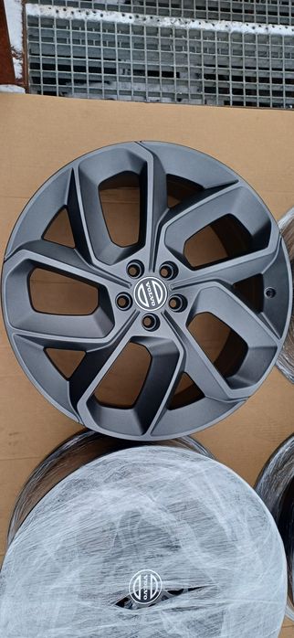 Alufelgi VOLVO 8x20 cali , rozstaw śrub 5x108 , średnica piasty 63,3.