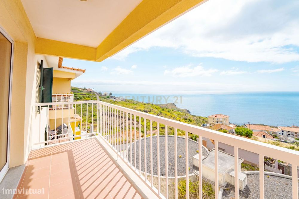 Apartamento T2 com Vista Mar a Poucos Minutos da Praia dos Reis Magos