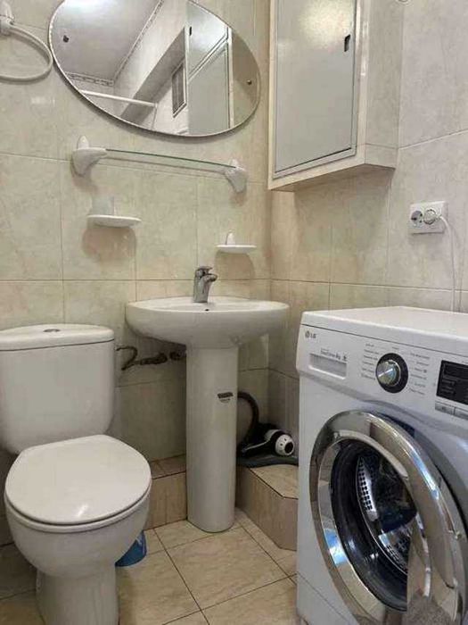 Продам 2-кімн. Лабораторна вул. 28, 44 м.кв