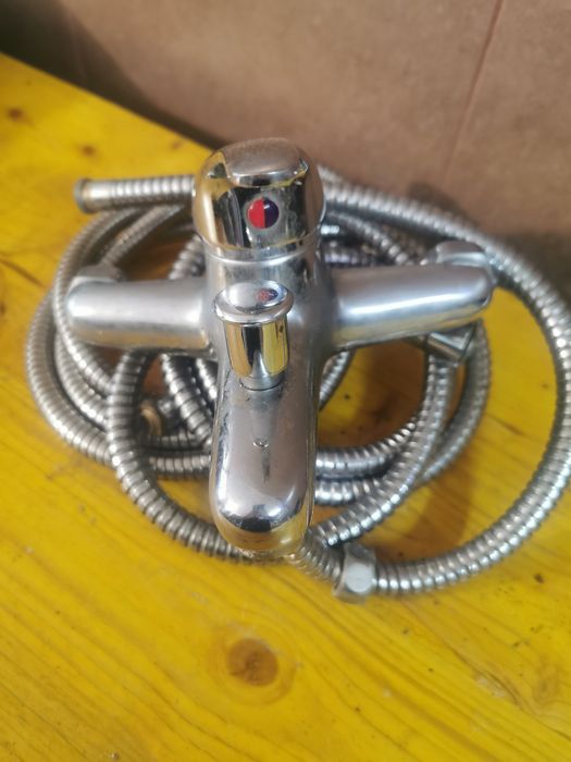 Dual-Outlet Mixer Faucet + Hoses64750647110402120