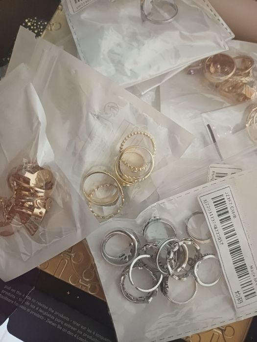 Lote com mais de 50 Anéis