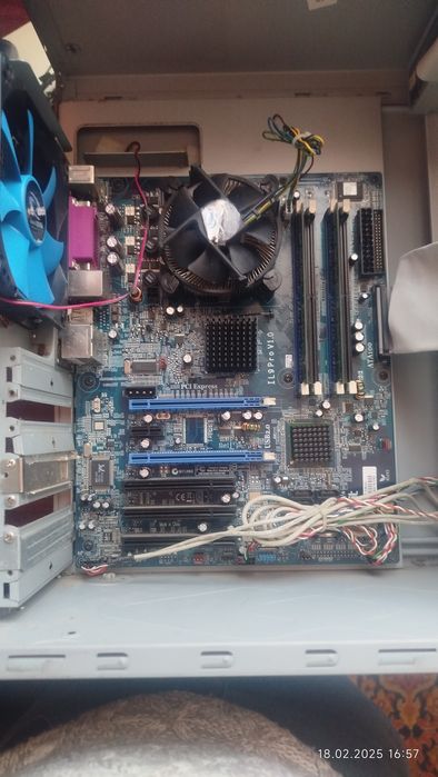 Корпус ПК+материнка+оперативка+процесор.