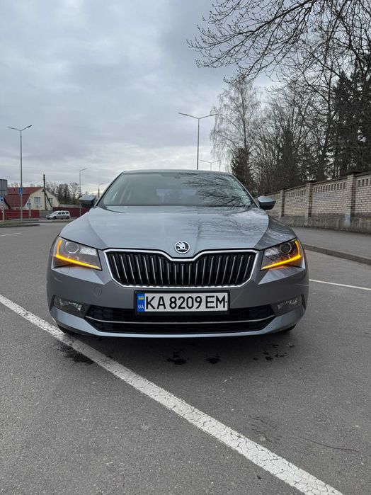 Автомобіль Skoda Superb 3