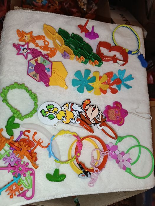 Kinder Surprise - кольца, браслеты, аксессуары для кукол