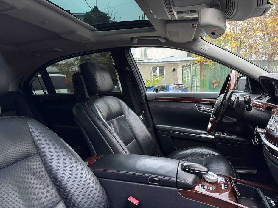 Mercedes-Benz S-Class 2012