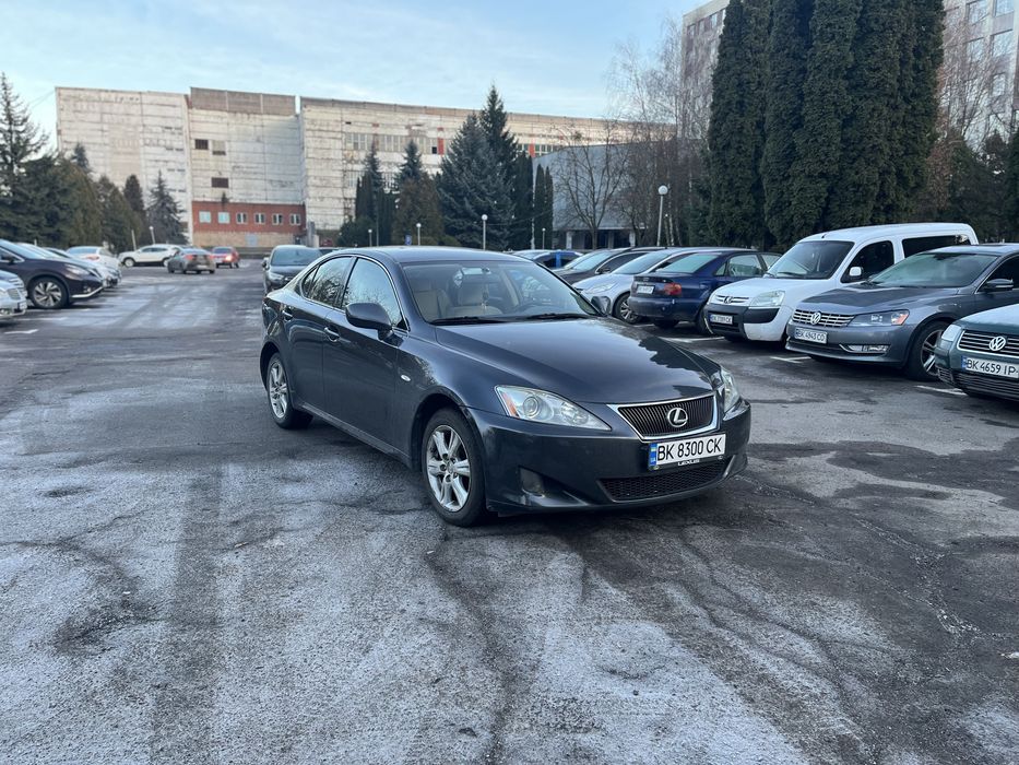 Продам Lexus is220d