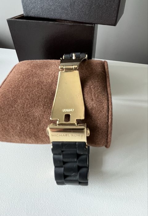 Relógio Michael kors preto e dourado como novo
