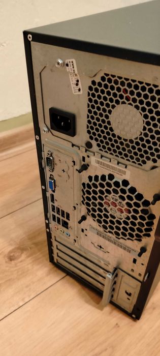 Komputer stacjonarny Lenovo + monitor HP +  klawiatura Dell