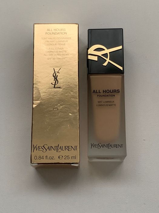 Base YSL “All Hours Foundation”