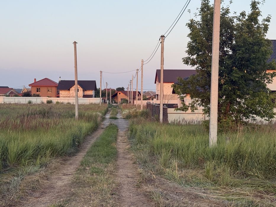 Продам ділянку біля озера в місті Гостомель! БЕЗ КОМІСІЇ! Мальовниче місце! Ділянка правильної форми 8сот