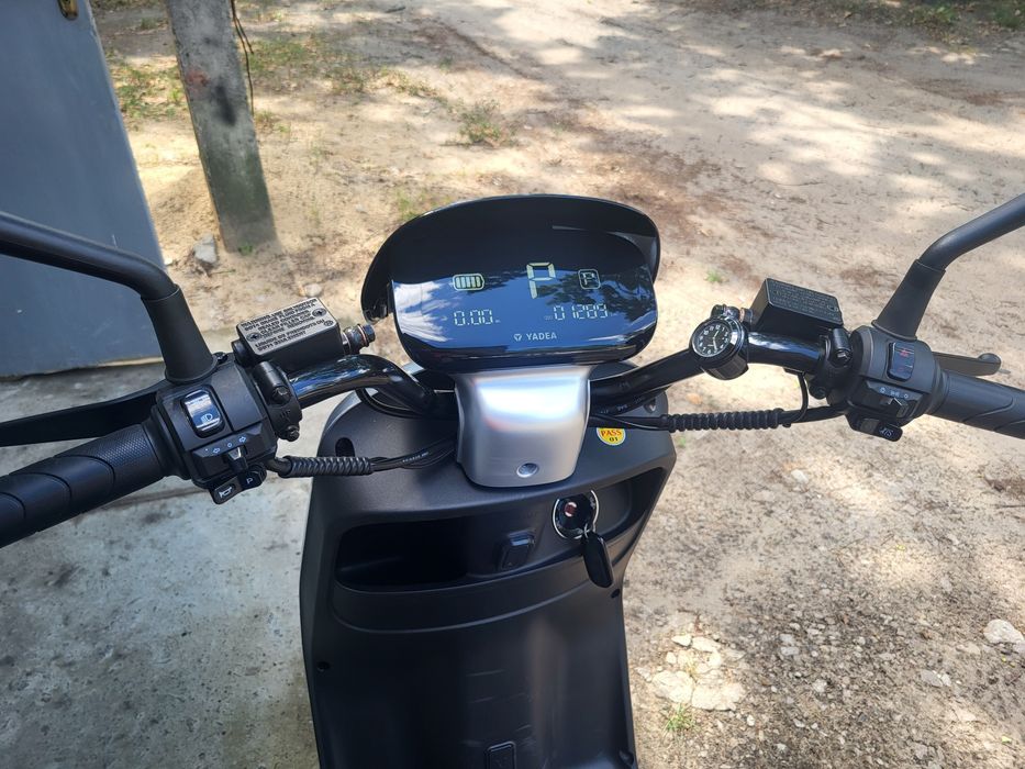 Електроскутер Yadea E8S