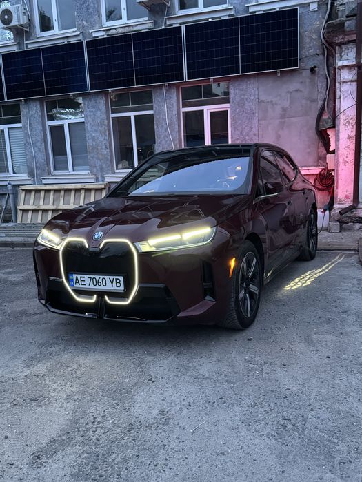 BMW iX 2023 електрична