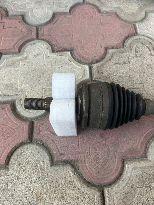 Напівось  ліва Toyota Corolla E150