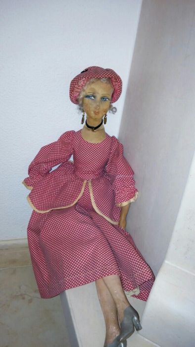 Antiguidade! Boneca com mais de 100 anos!
