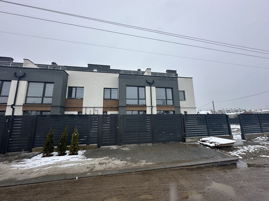 Просторий таунхаус 140м2 з терасами і балконом +50м2 в Крихівцях