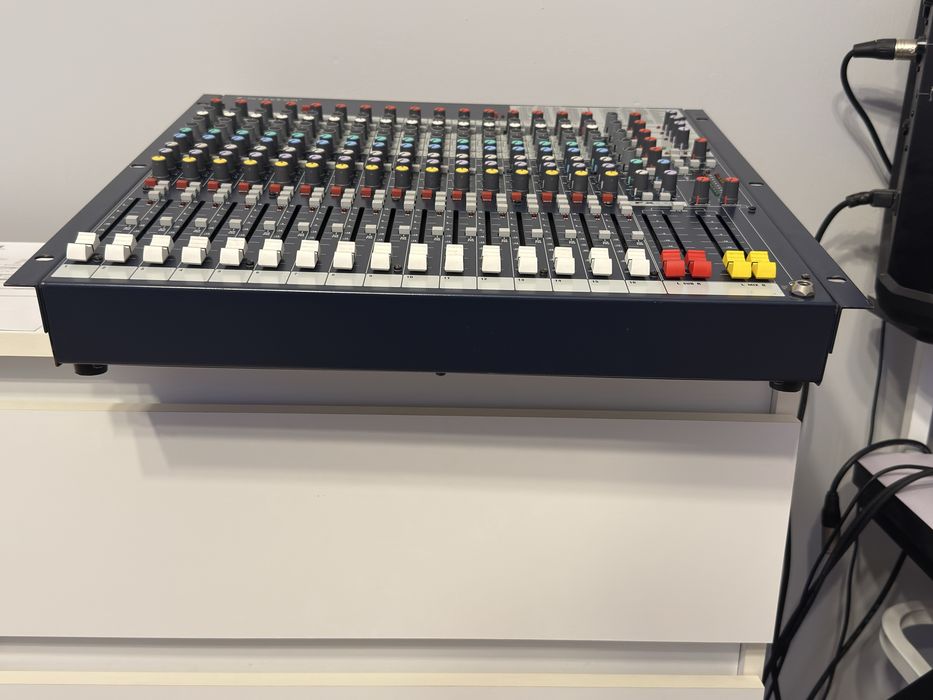 Soundcraft FX 16ii mikser