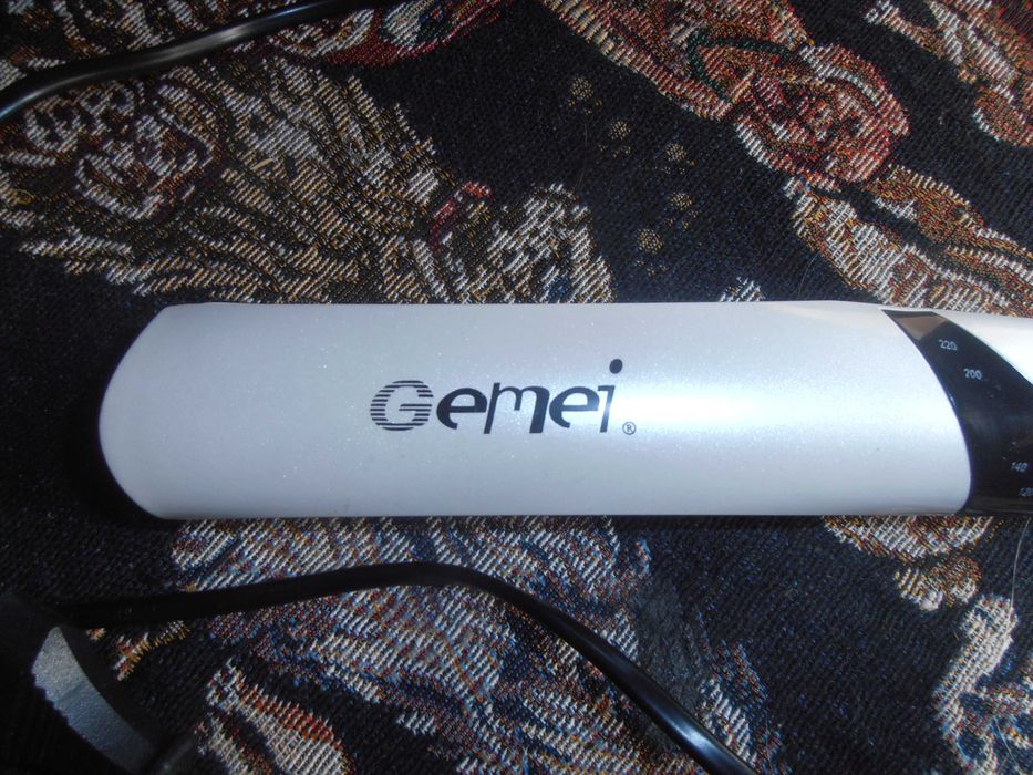 Продам Выпрямитель Gemei GM-2917 щипцы утюжок для волос