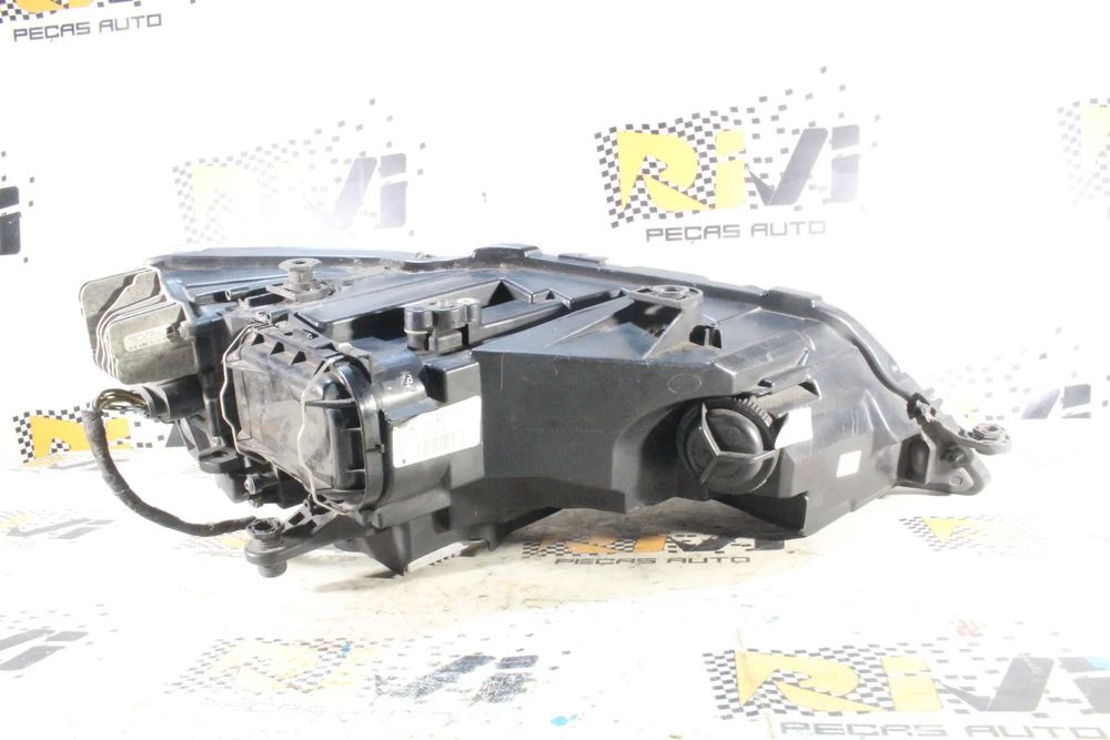 Ótica / farol esquerda SEAT Leon (5F1)