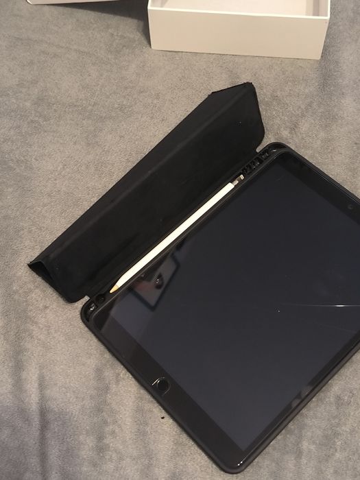 Zestaw iPad Pro 10.5 64GB (Uszkodzony) + Apple Pencil 1 + Etui
