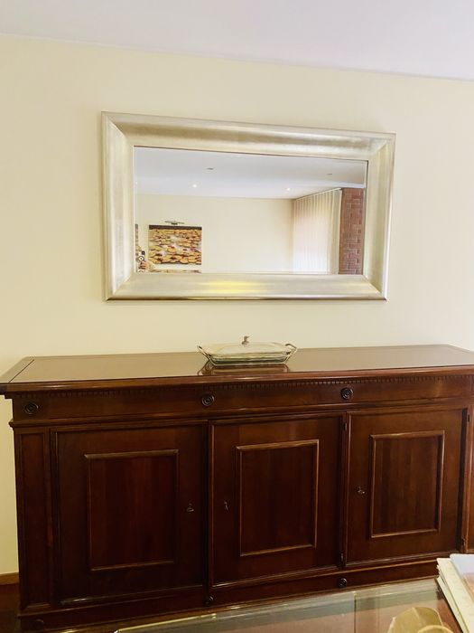 Móvel castanho maciço