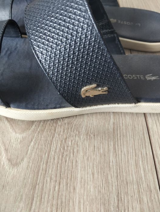 Oryginalne klapki Lacoste