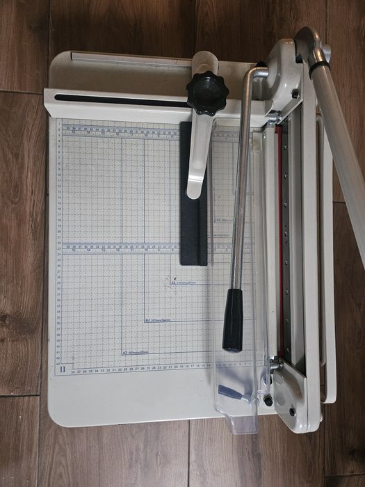 Gilotyna do papieru A3 model 868
