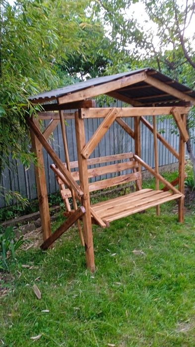 Гойдалка,альтанка,садова мебель.