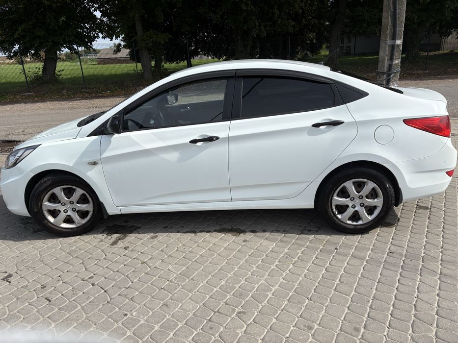 Hyundai accent 2013