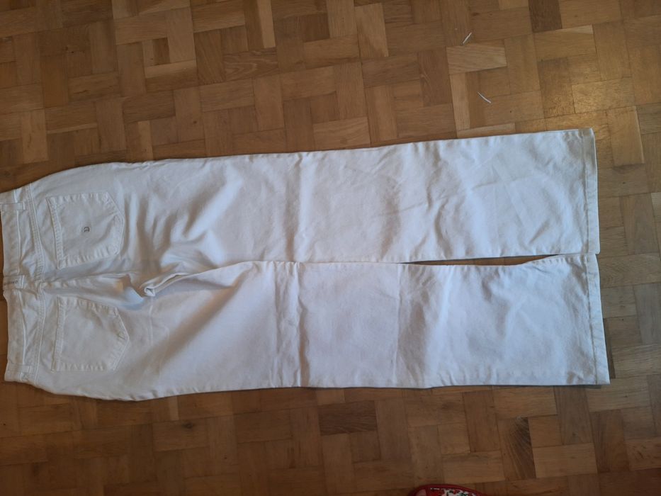 Białe spodnie z dżetami