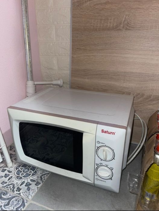 Микроволновка (нерабочая, на запчасти или починку)