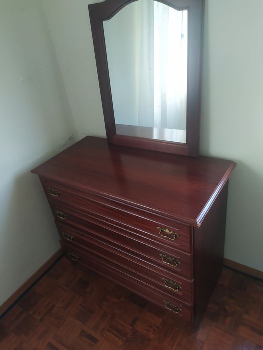 Comoda de arrumação em muito bom estado