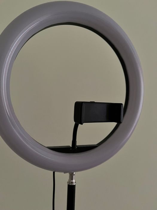 Кільцева лампа з штативом