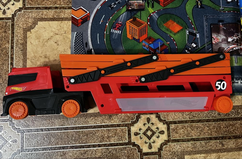 Вантажівка-транспортер Hot Wheels