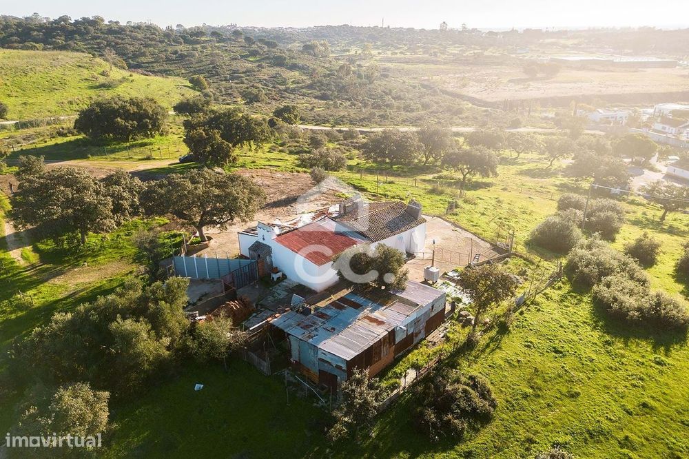 Propriedade com 12ha, 2 casas urbanas e 10 casas rústicas | Évora