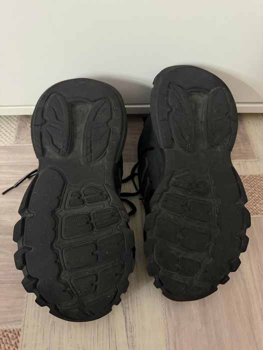 Balenciaga track