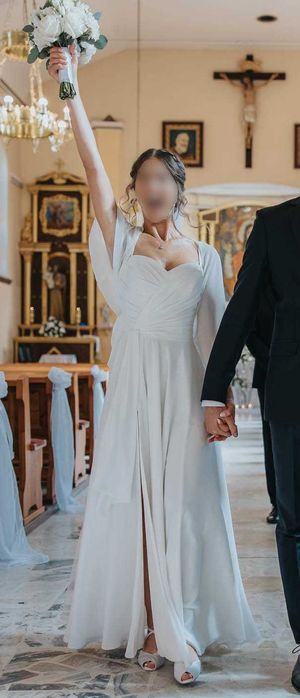 Elegancka, klasyczna suknia ślubna