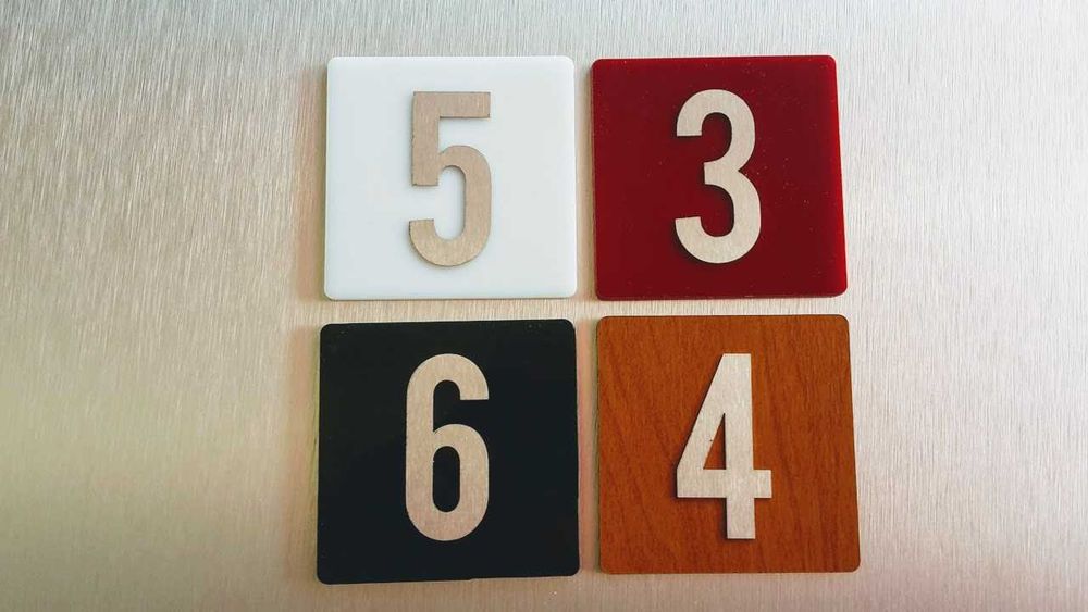 Numer na drzwi tabliczka numerem ze stali nierdzewnej