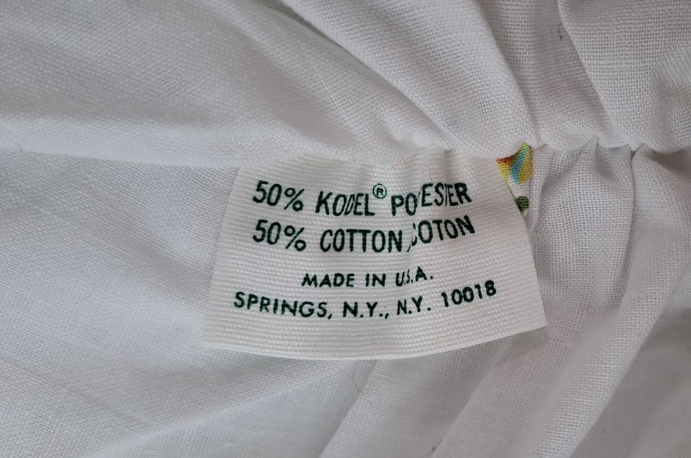 Conjunto/jogo de lençóis Novos
Tem um pequeno defeito como se ve na fo