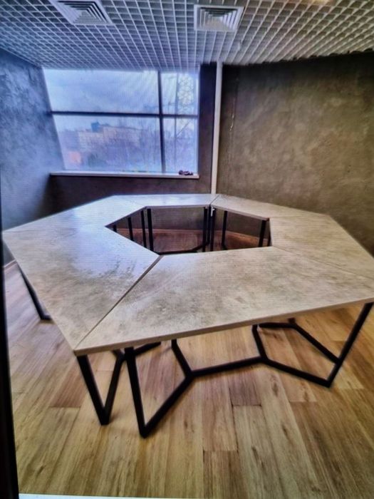 столы и стулья  и стеклянные доски для школы