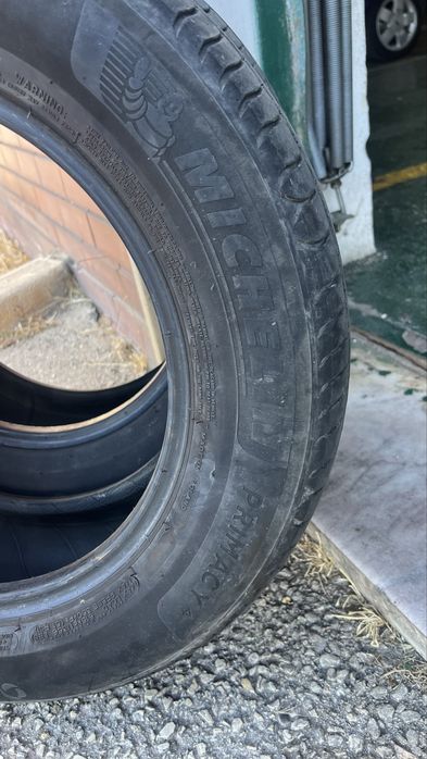 Dois pneus Michelin 195 / 65 R 15 Primacy 4 - kangoo